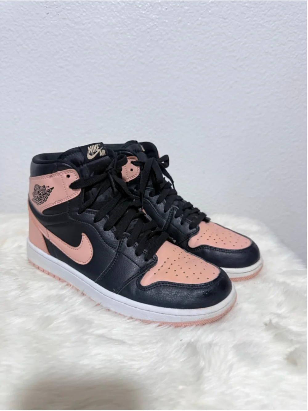Unisex Nike Air Jordan 1 High Sneakers Black and Pink Mens 7. Women’s 8.5
